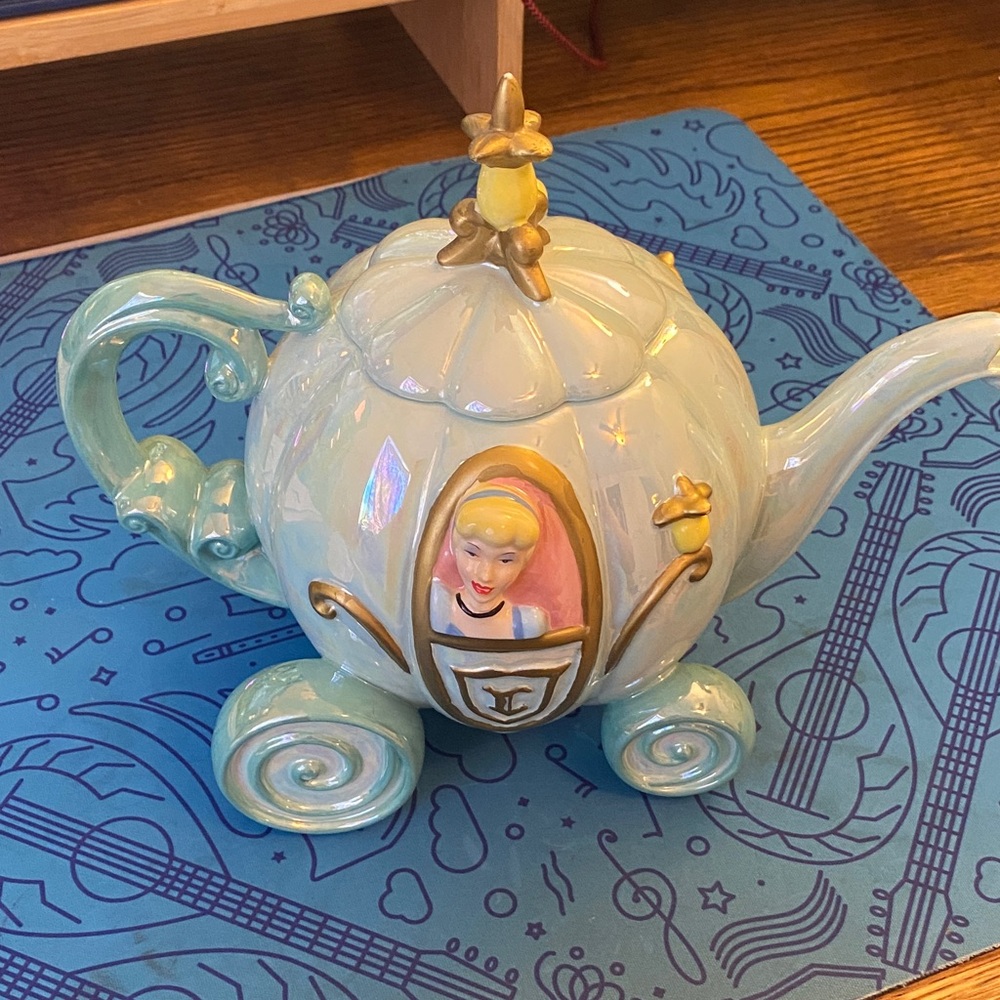 Vintage Kriesler Cinderella Carriage Teapot